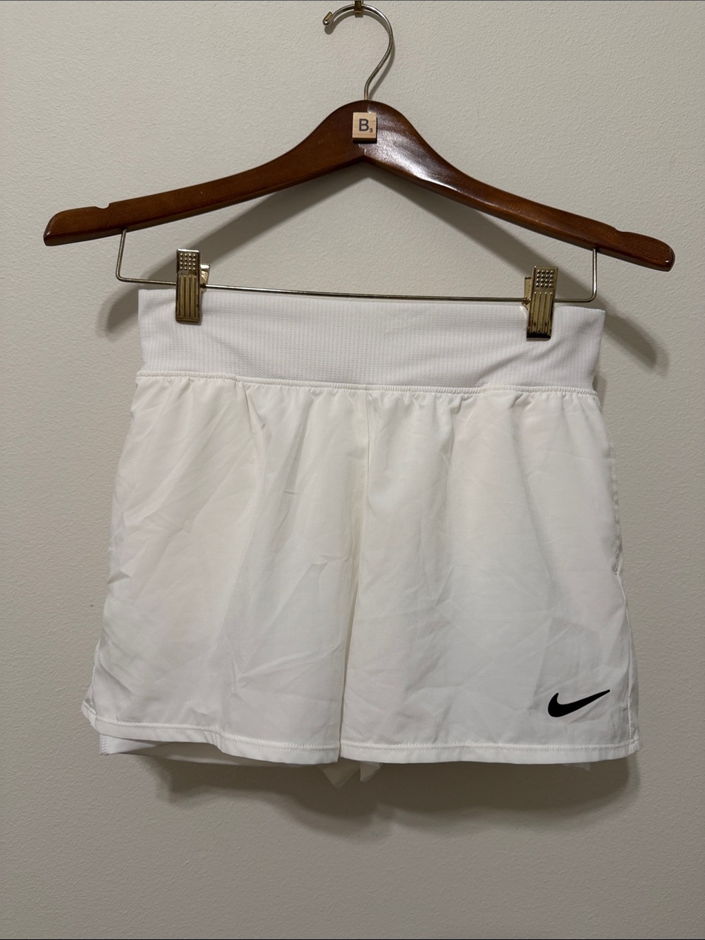 Nike Women’s White Shorts with Built in Tights small / NWOT